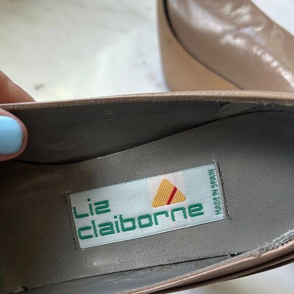 Vintage Liz Claiborne Classic Women's medium tan Heels - Picture 6 of 8